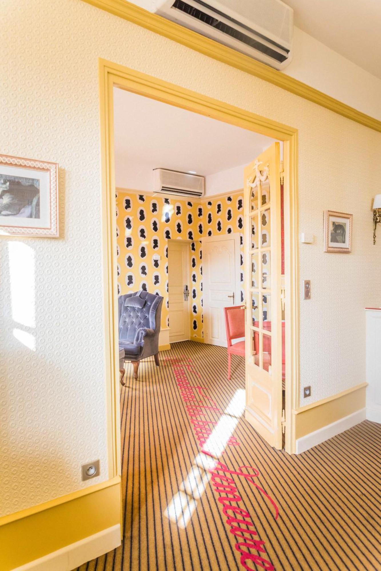 Chateau De Castel Novel Boutique Hotel Varetz Exteriör bild
