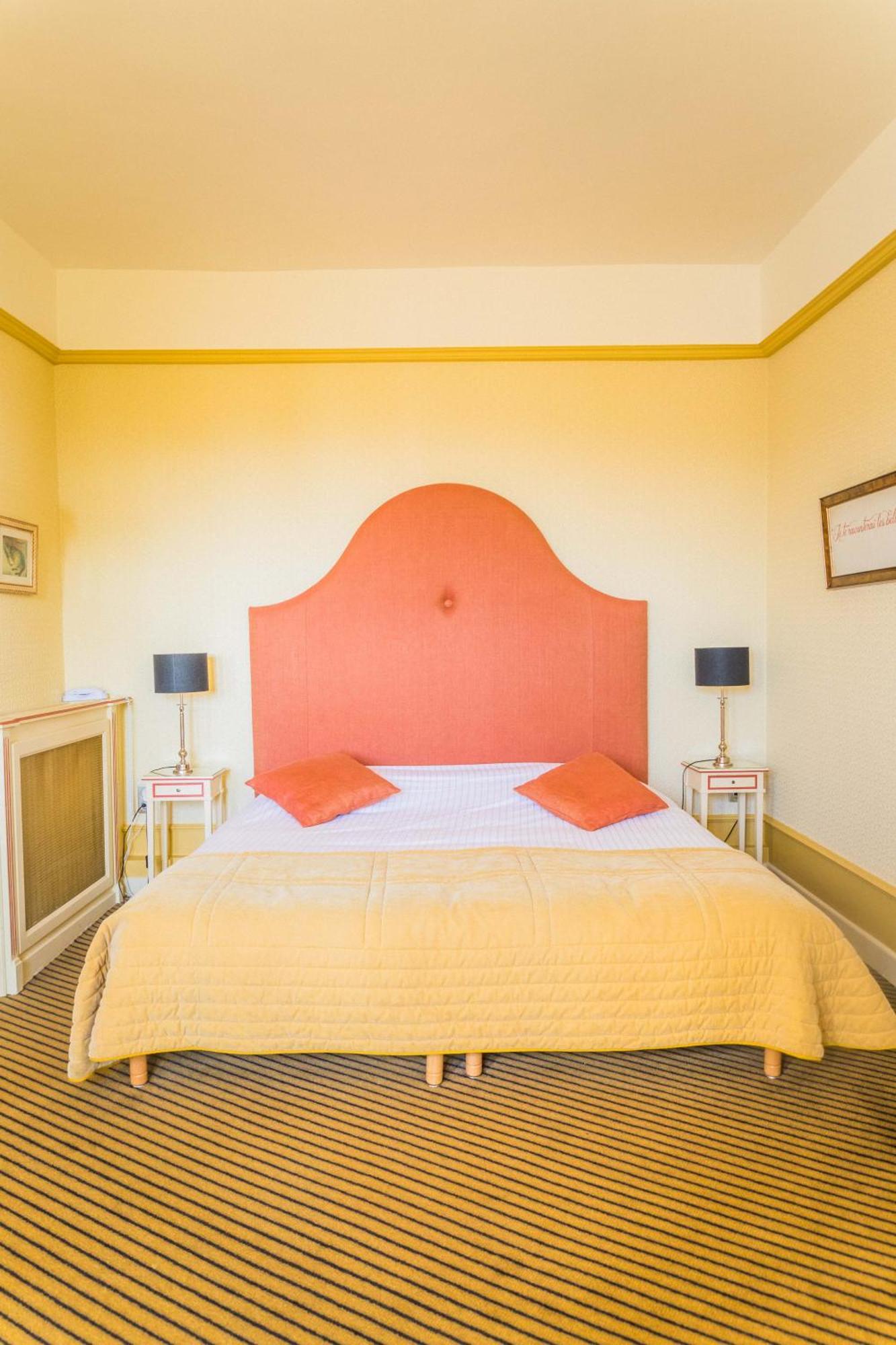 Chateau De Castel Novel Boutique Hotel Varetz Exteriör bild